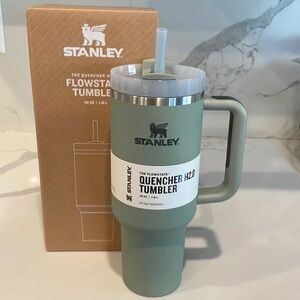 Stanley Olive Flowstate Tumbler with Handle